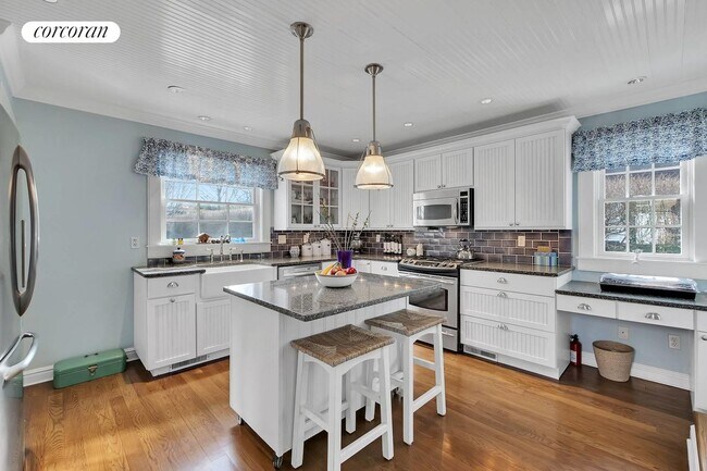 Building Photo - 26 Henry St