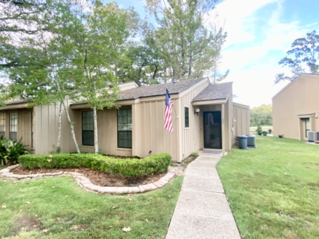 Building Photo - 82 N Court Villa Dr