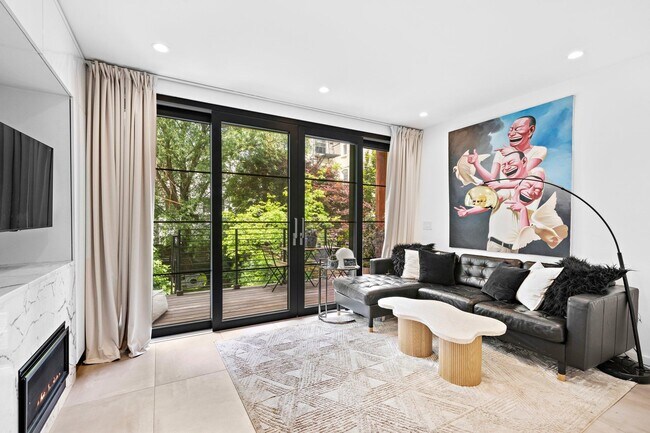 Building Photo - 634 Garden St