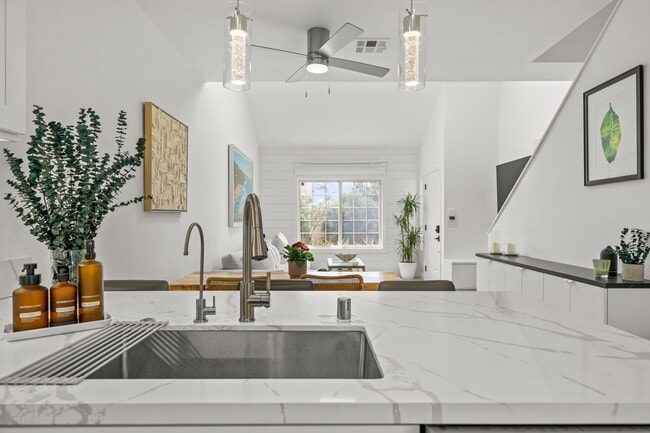 Building Photo - Fully Furnished Rental Imperal Beach