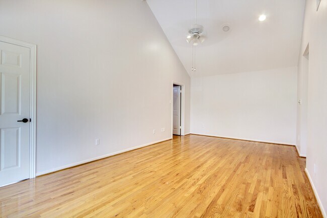 Building Photo - 5088 Augusta St
