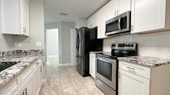 Building Photo - 925 Osprey Ln