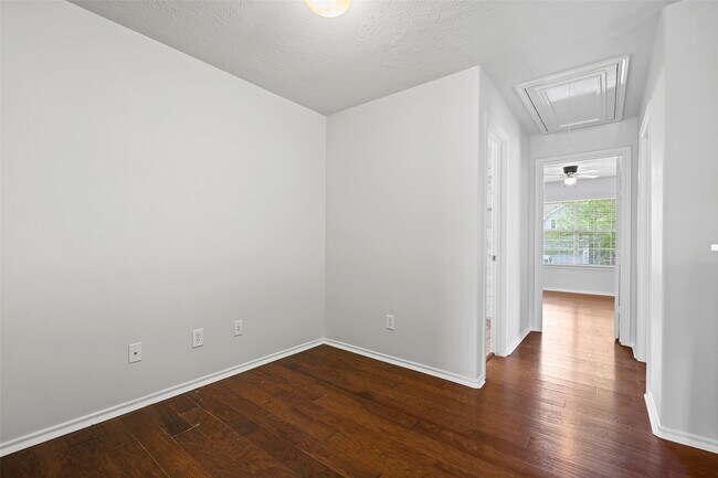 Building Photo - 235 W Stedhill Loop