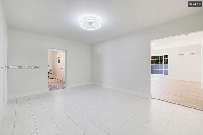 Building Photo - 865 W 72nd Pl