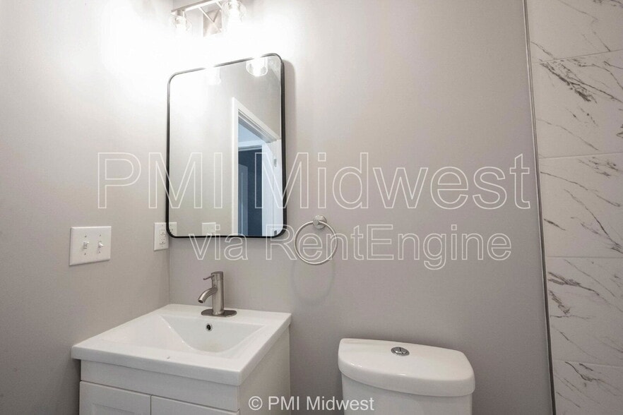 Building Photo - 224 W 28th St