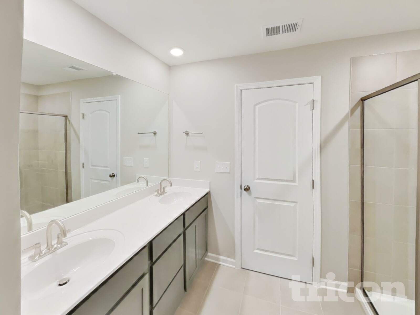 Building Photo - 251 W Millbrook Dr