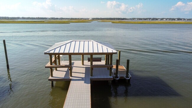 Building Photo - Seasonal Rental: Total Relaxation with Sou...