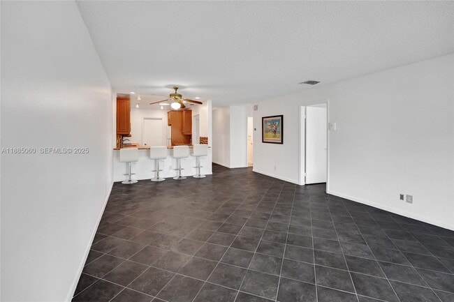 Building Photo - 125 Lake Paula Dr