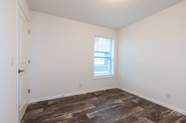 Building Photo - Charming 3-Bedroom Home with Spacious Yard in North Tulsa