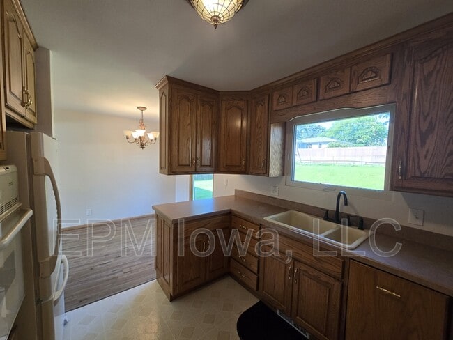 Building Photo - 2514 Saratoga Dr