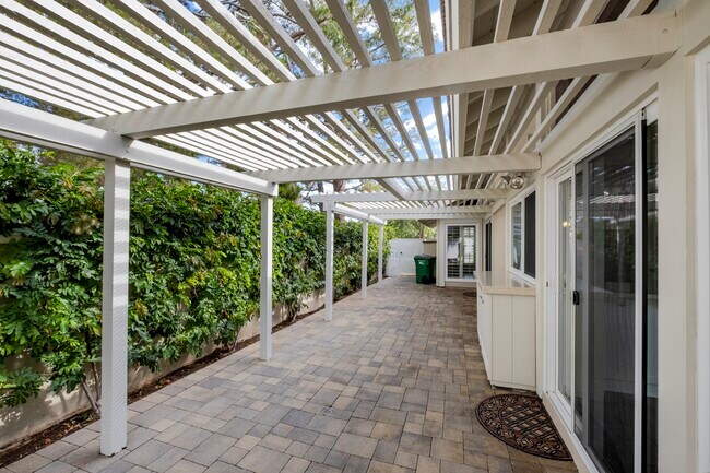 Building Photo - 4971 Hemlock