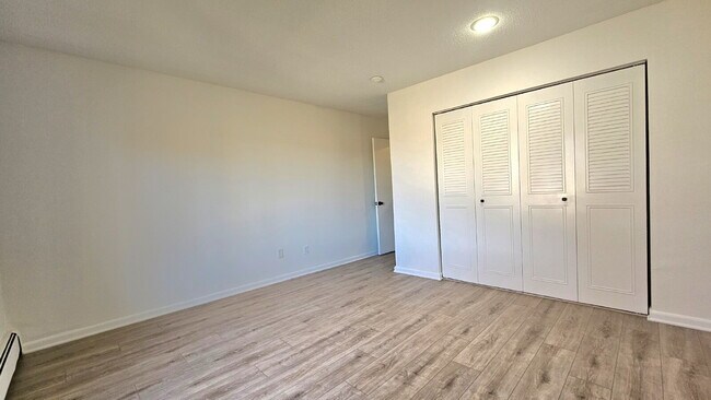 Building Photo - "Chic Urban Living: Cozy 1-Bedroom Condo in Prime Minneapolis Location!"