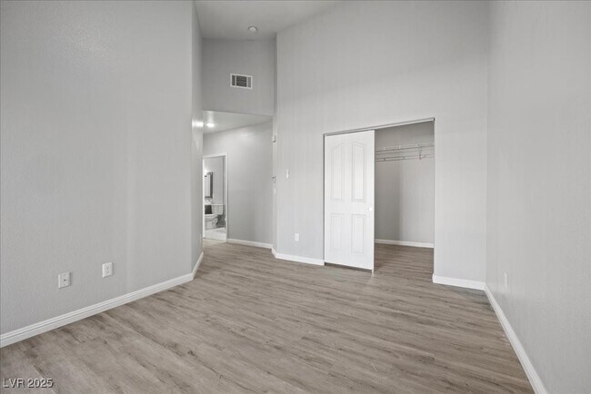 Building Photo - 900 Heavenly Hills Ct