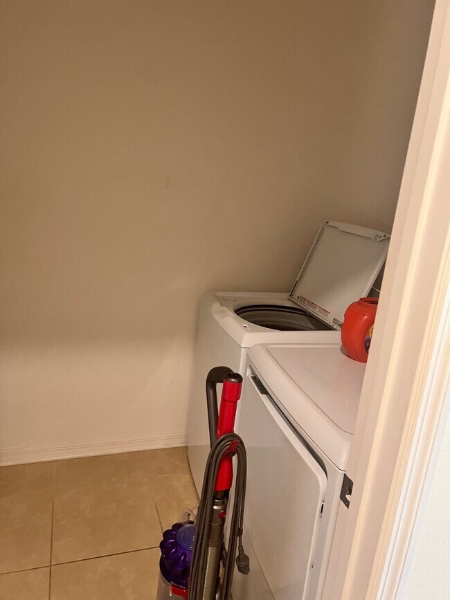 Building Photo - 3826 Wayfarer Wy