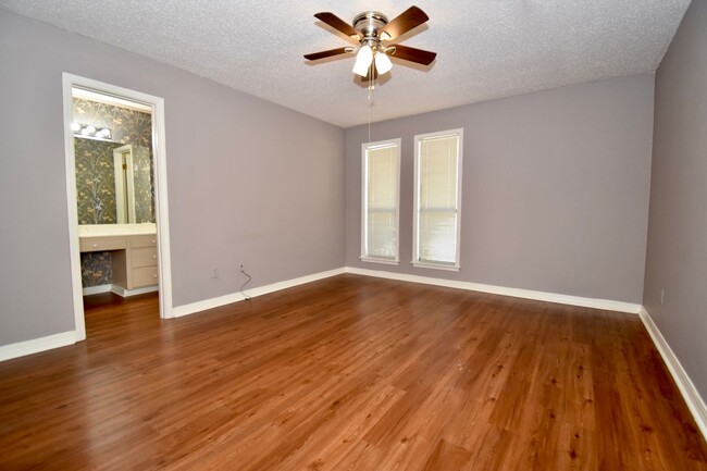 Building Photo - 3 Bed 2 Bath in Ruston. Call Today!