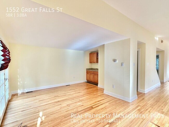 Building Photo - 1552 Great Falls St