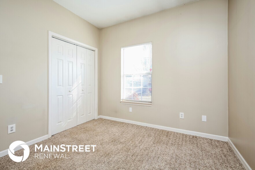 Building Photo - 900 Split Oak Dr