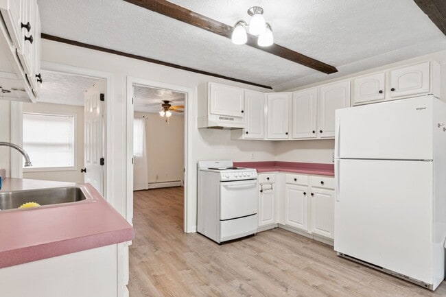 Building Photo - 381 Littlefield Rd