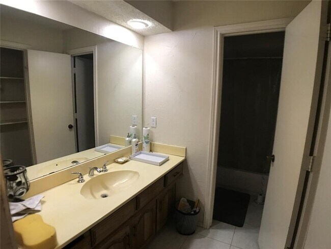 Building Photo - North Garland 4 bedroom