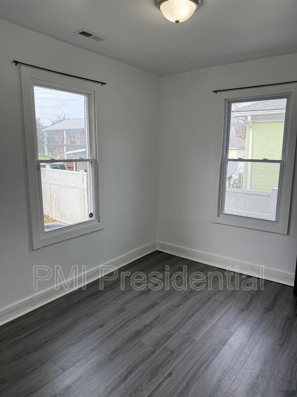 Building Photo - 600 N 21st Ave