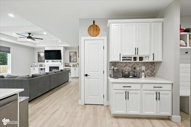 Building Photo - 4 BEDROOM | 2 BATHROOMS | 3 CAR GARAGE | M...