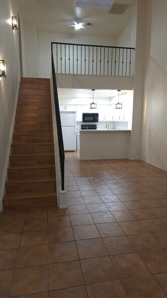 Living room - 1717 E Union Hills Dr