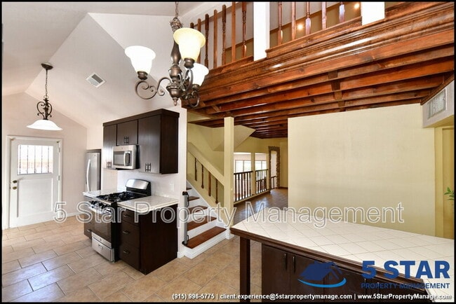 Building Photo - 908 Bolivia St