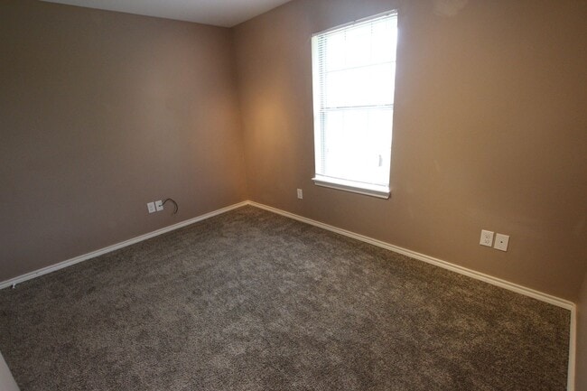 Building Photo - Lease Takeover Opportunity Available! Charming 2 Bed 2 Bath Home! Lindale ISD!