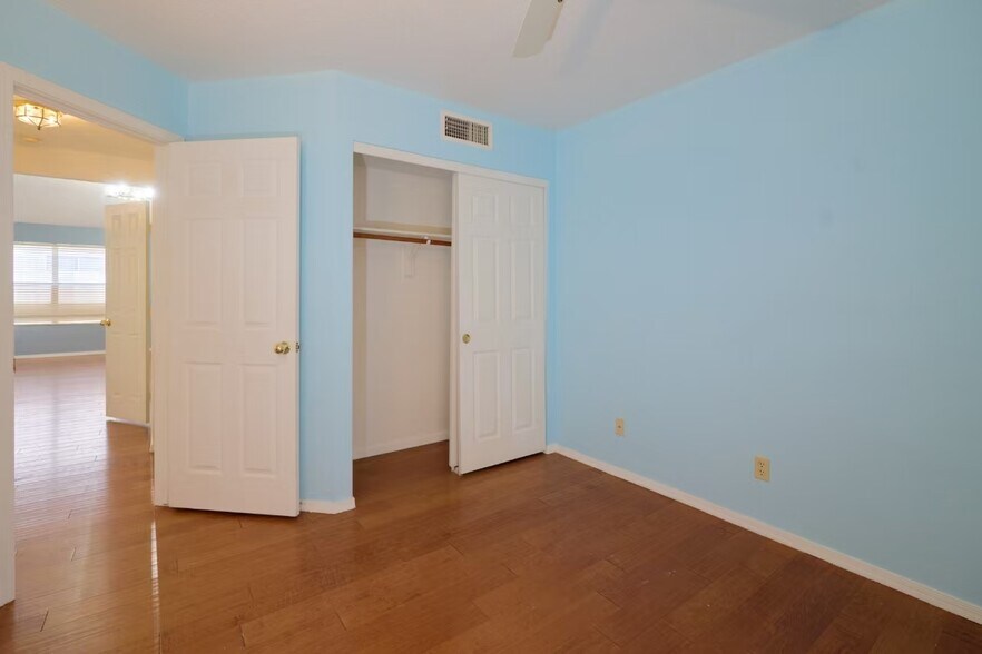Building Photo - 1317 N Palmsprings Dr