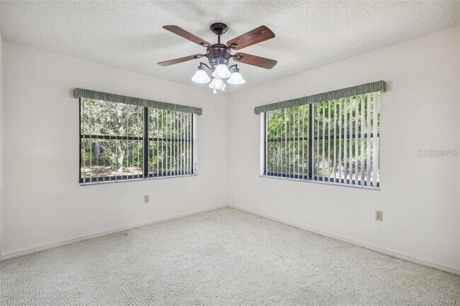 Building Photo - 201 Pine St