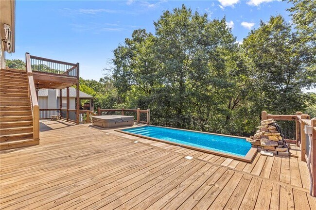 Building Photo - 621 Rockcliff Rd