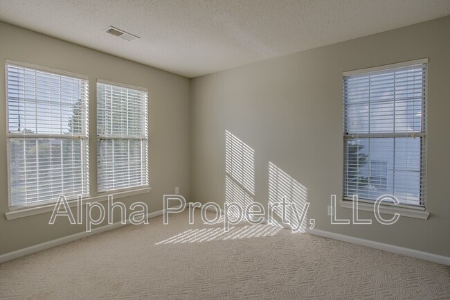 Building Photo - 120 Windsong Dr