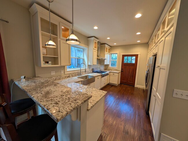 Building Photo - Beautiful 3 Bedroom House right across from City Park