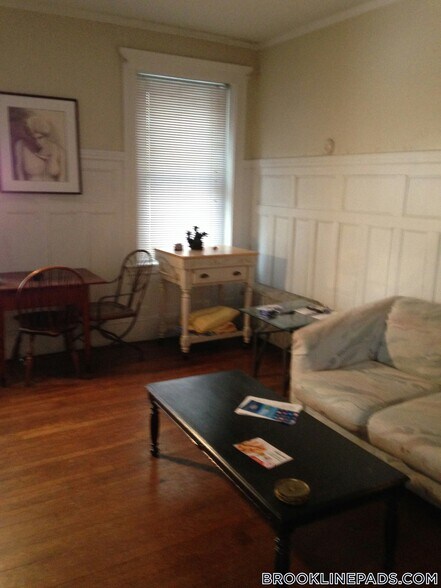 Building Photo - 1247 Beacon St