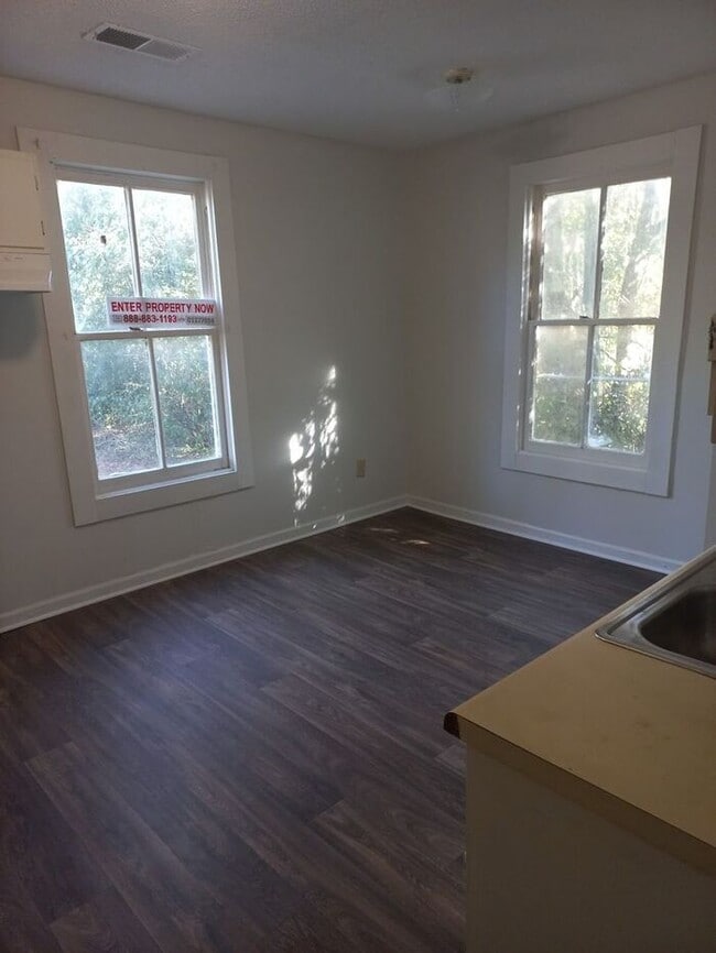 Building Photo - Ready and waiting for you! Available NOW!