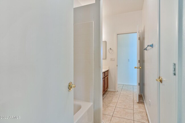 Building Photo - 2607 E Anderson Dr