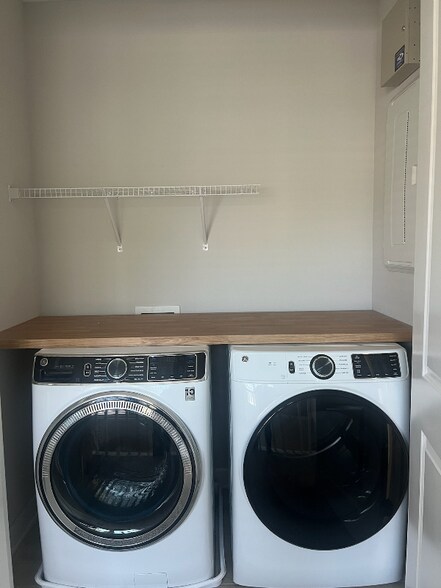 Building Photo - 7400 Beach Walk Pl