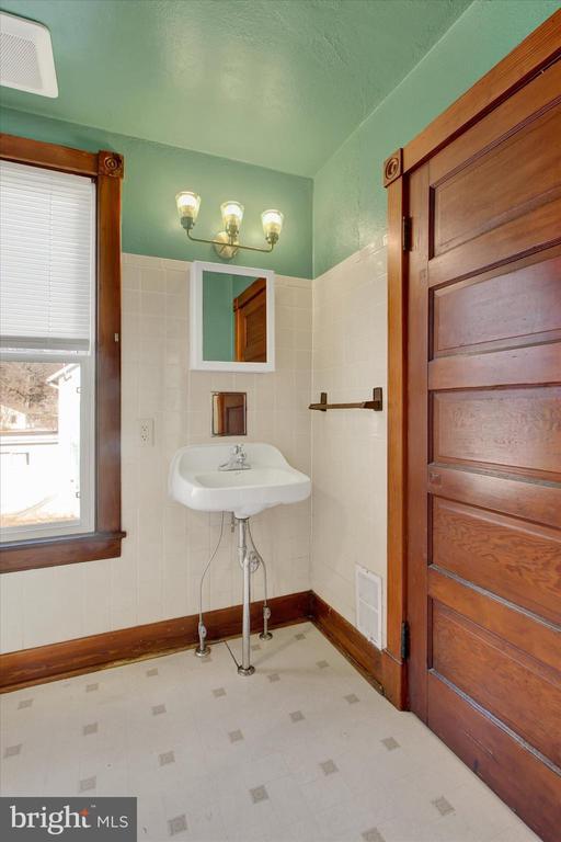 Building Photo - 367 High St