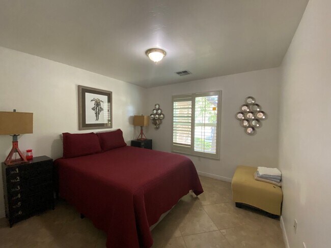 Building Photo - Gated Community of Grand Island in Seven Oaks 2 BD 2 BA Gorgeous House