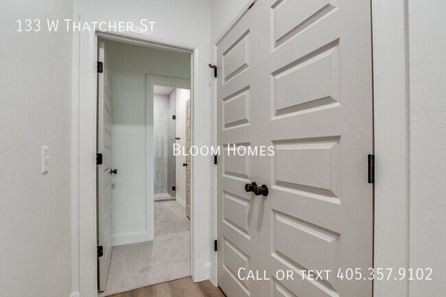 Building Photo - 133 W Thatcher St