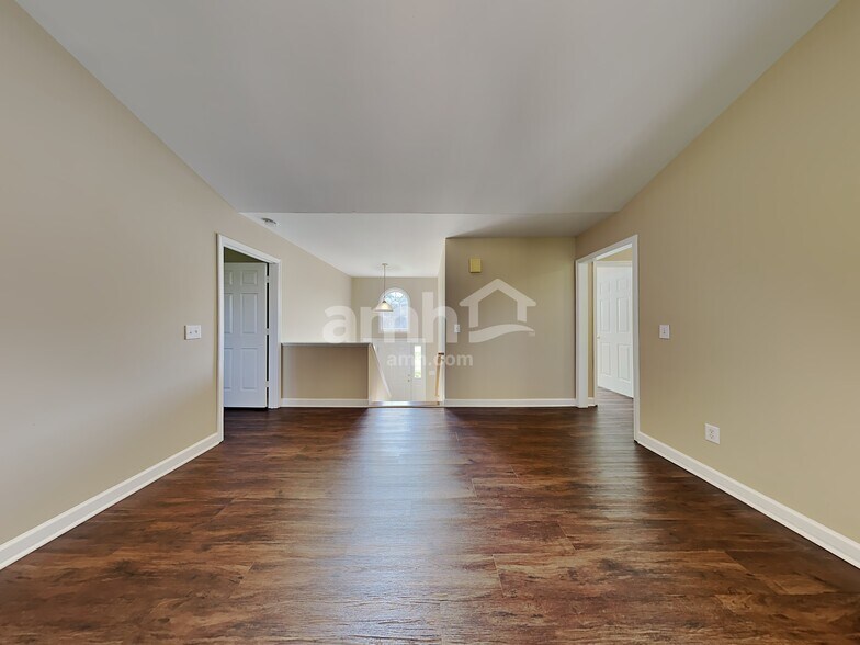 Building Photo - 157 Greenfield Rd