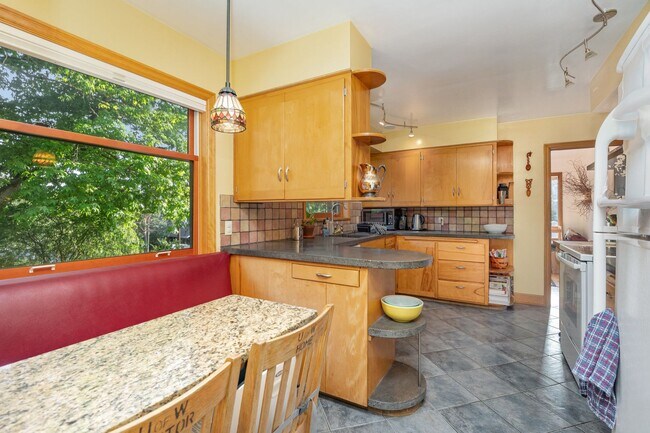 Building Photo - 4Bd/2Ba Seattle House