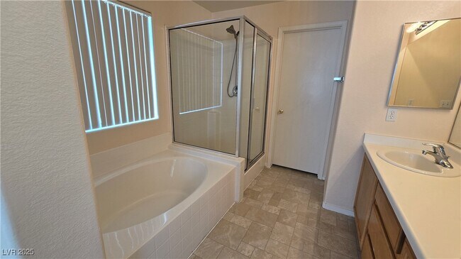 Building Photo - 2525 Rainbow Cactus Ct