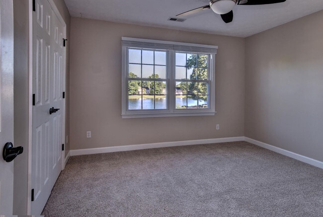 Building Photo - 128 Rockmor Ln