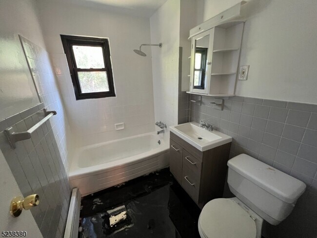 Building Photo - 401 US-22