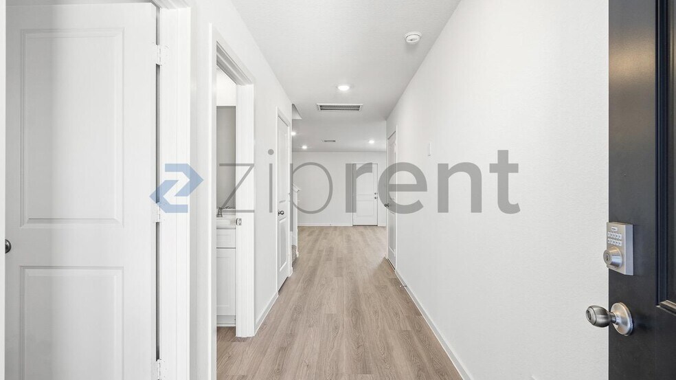 Building Photo - Unit