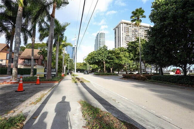 Building Photo - 1918 Brickell Ave