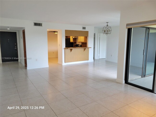 Building Photo - 8860 SW 123rd Ct