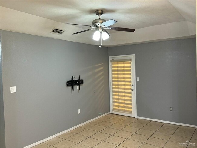 Building Photo - 10 Mynah Ave