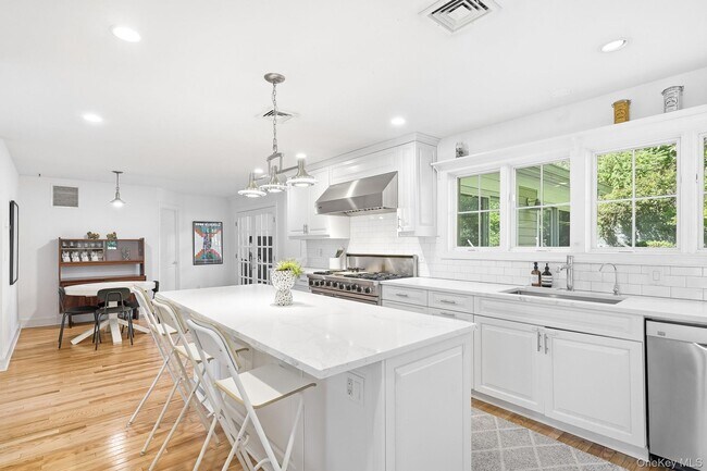 Building Photo - 60 Hillside Ln